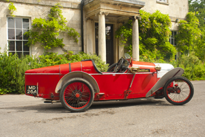 Baughan cyclecar outside museum 1
